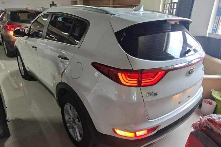 Used Kia KX5 2016 1.6T Automatic Two-Wheel Drive DLX Exterior 2