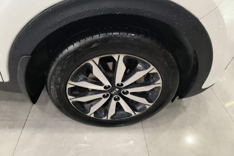 Used Kia KX5 2016 1.6T Automatic Two-Wheel Drive DLX Exterior 2