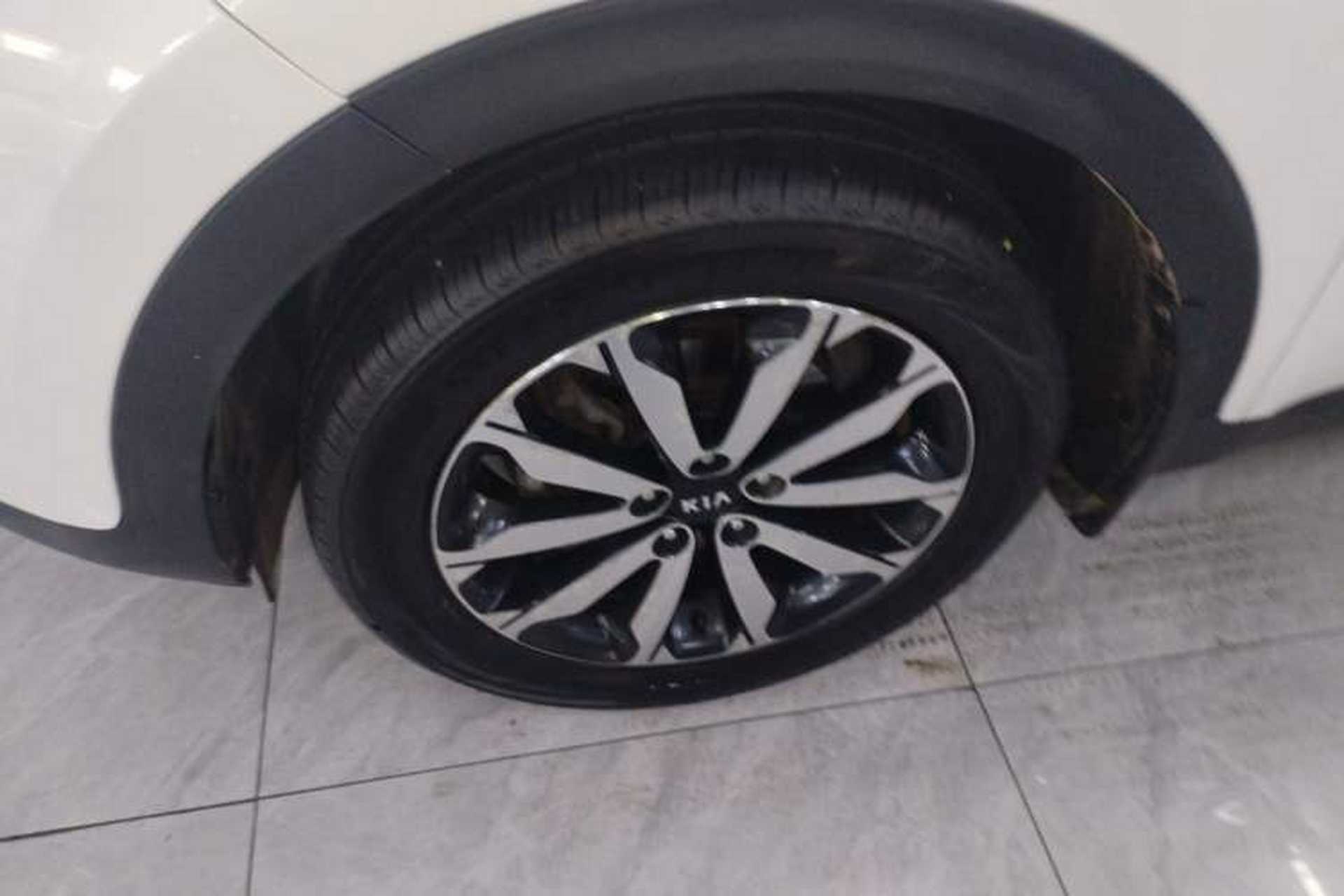 Used Kia KX5 2016 1.6T Automatic Two-Wheel Drive DLX Exterior 4