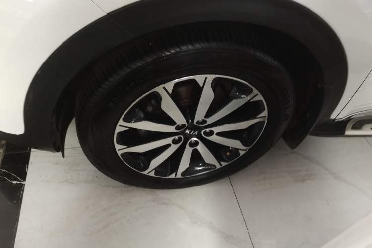 Used Kia KX5 2016 1.6T Automatic Two-Wheel Drive DLX Exterior 4