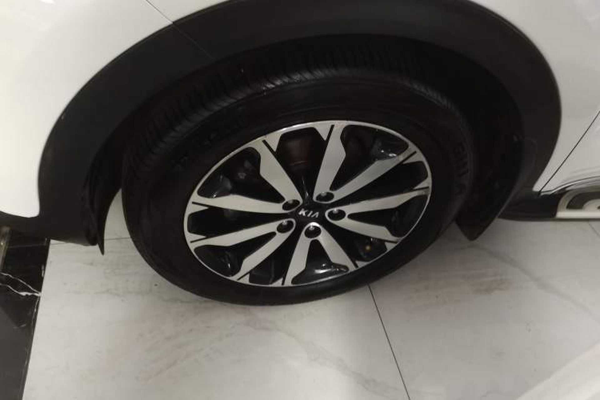 Used Kia KX5 2016 1.6T Automatic Two-Wheel Drive DLX Exterior 4
