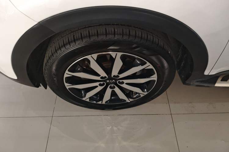 Used Kia KX5 2016 1.6T Automatic Two-Wheel Drive DLX Exterior 4