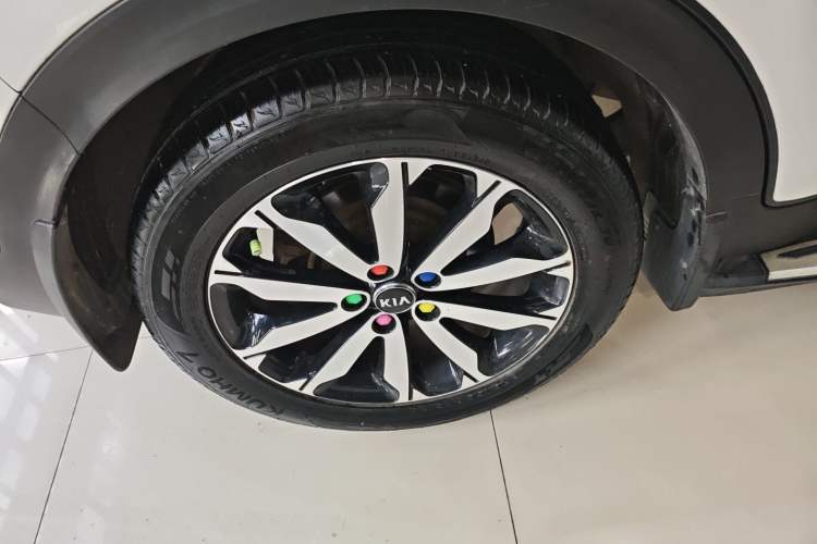 Used Kia KX5 2016 1.6T Automatic Two-Wheel Drive DLX Exterior 5