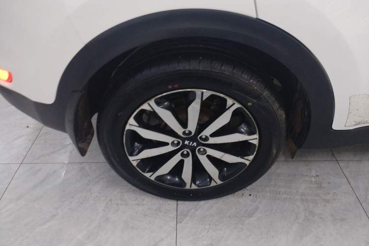 Used Kia KX5 2016 1.6T Automatic Two-Wheel Drive DLX Exterior 5