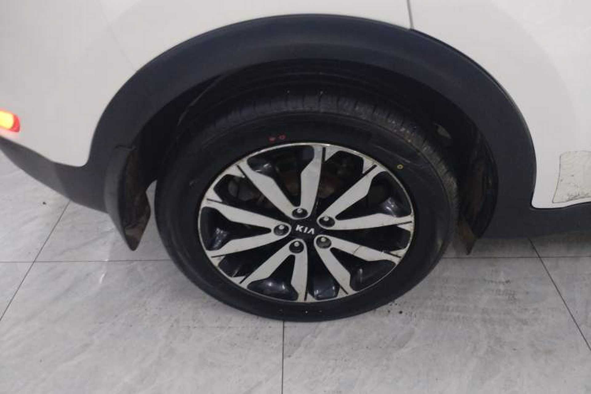 Used Kia KX5 2016 1.6T Automatic Two-Wheel Drive DLX Exterior 5