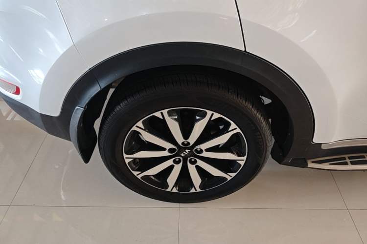 Used Kia KX5 2016 2.0L Automatic 2WD Premium Exterior 5