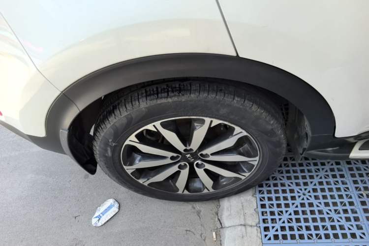 Used Kia KX5 2016 2.0L Automatic 2WD Premium Exterior 5