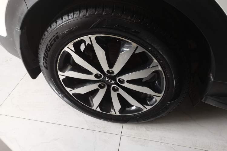 Used Kia KX5 2016 1.6T Automatic Two-Wheel Drive DLX Exterior 5