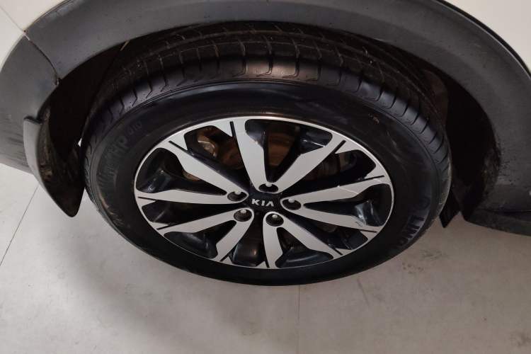 Used Kia KX5 2016 1.6T Automatic Two-Wheel Drive DLX Exterior 5