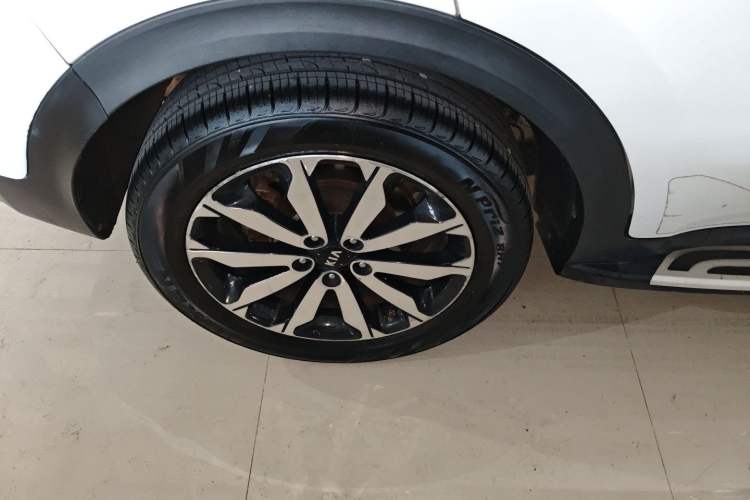 Used Kia KX5 2016 1.6T Automatic Two-Wheel Drive DLX Exterior 5