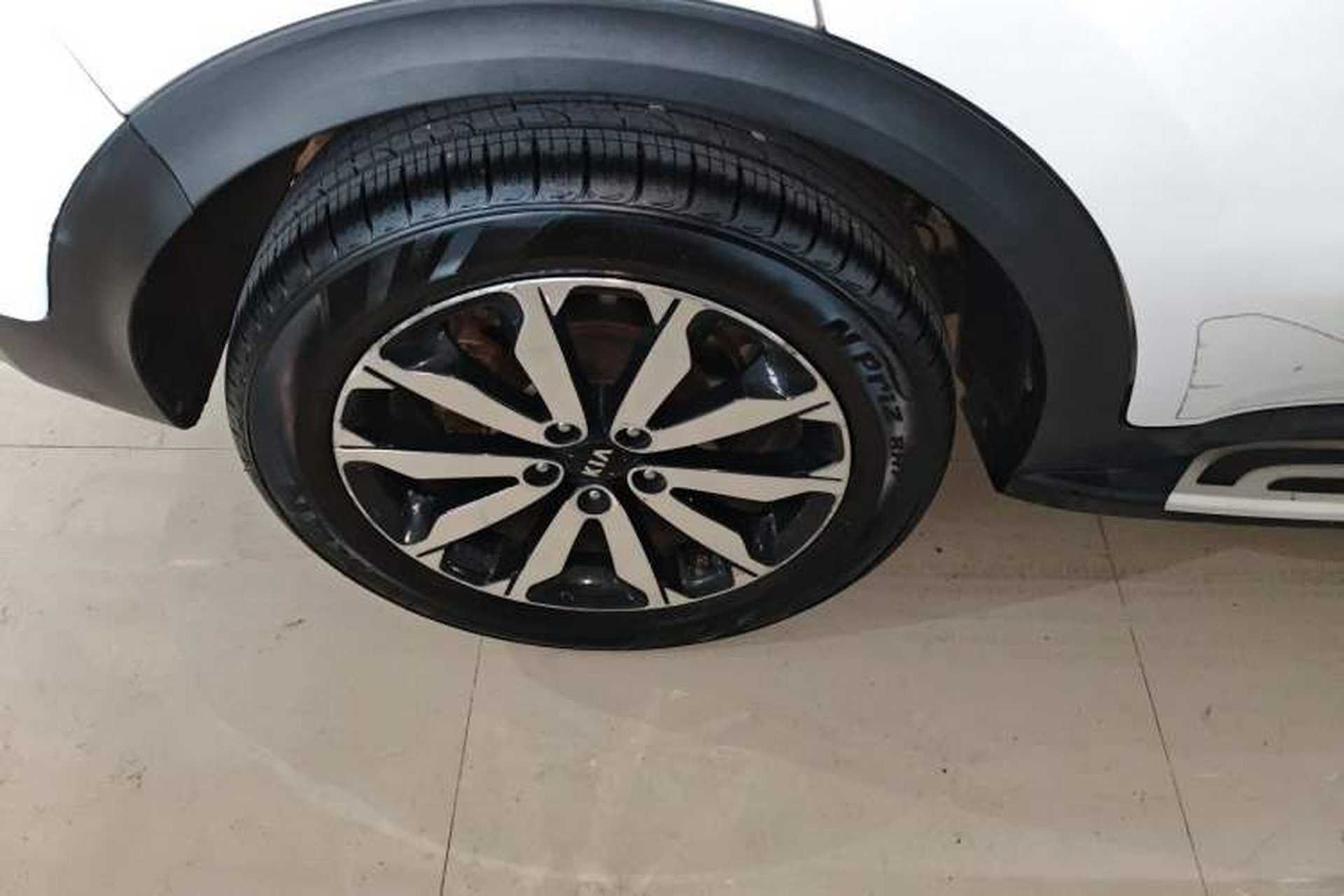 Used Kia KX5 2016 1.6T Automatic Two-Wheel Drive DLX Exterior 5