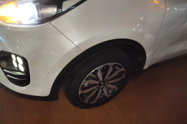 Used Kia KX5 2016 1.6T Automatic Two-Wheel Drive DLX Exterior 7