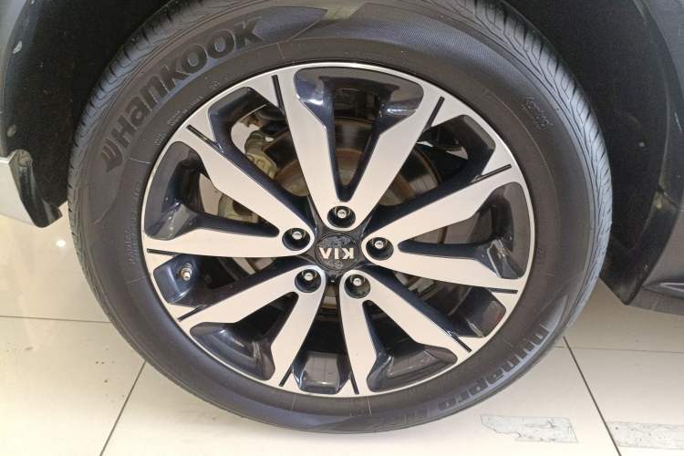 Used Kia KX5 2016 1.6T Automatic Two-Wheel Drive DLX Exterior 8