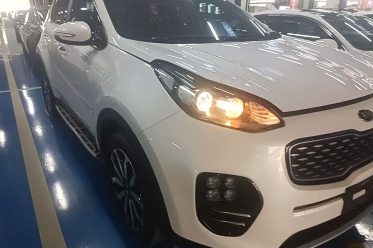 Used Kia KX5 2016 1.6T Automatic Two-Wheel Drive DLX Front Right 45 Deg