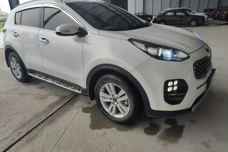 Used Kia KX5 2016 1.6T Automatic Two-Wheel Drive DLX Front Right 45 Deg