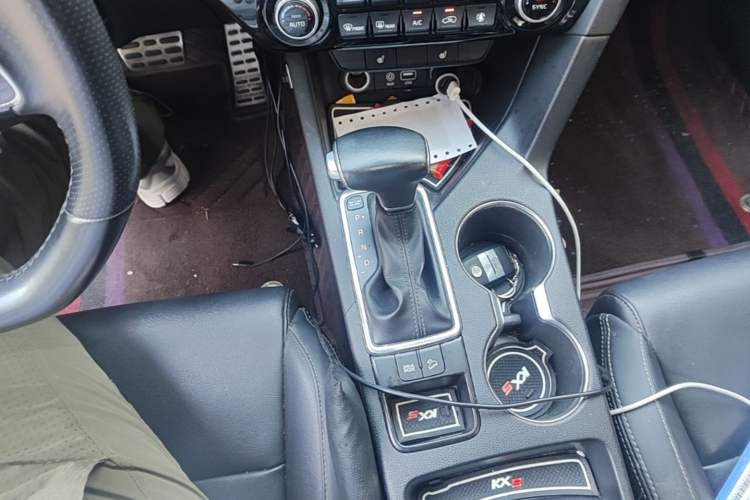 Used Kia KX5 2016 1.6T Automatic Two-Wheel Drive DLX Gear Lever