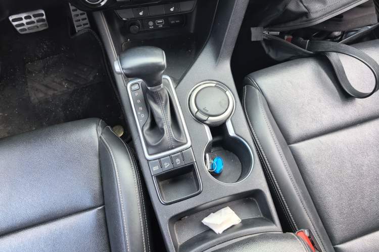 Used Kia KX5 2016 1.6T Automatic Two-Wheel Drive DLX Gear Lever