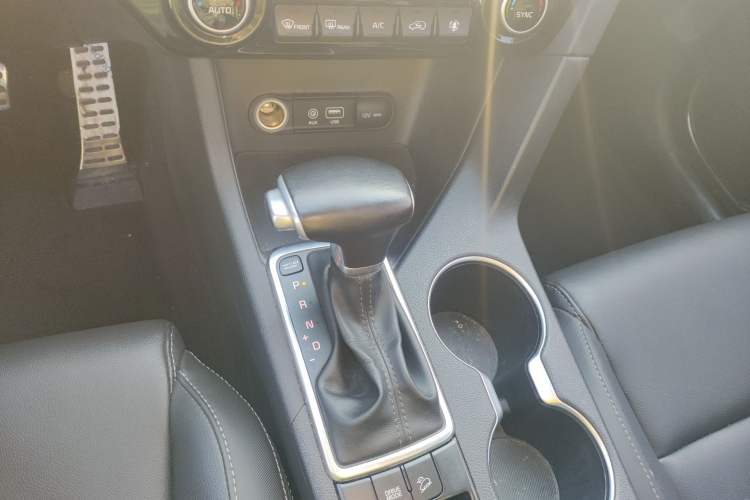 Used Kia KX5 2016 1.6T Automatic Two-Wheel Drive DLX Gear Lever