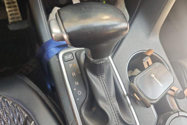 Used Kia KX5 2016 1.6T Automatic Two-Wheel Drive DLX Gear Lever