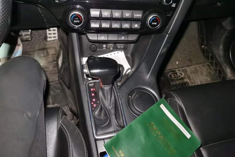 Used Kia KX5 2016 1.6T Automatic Two-Wheel Drive DLX Gear Lever