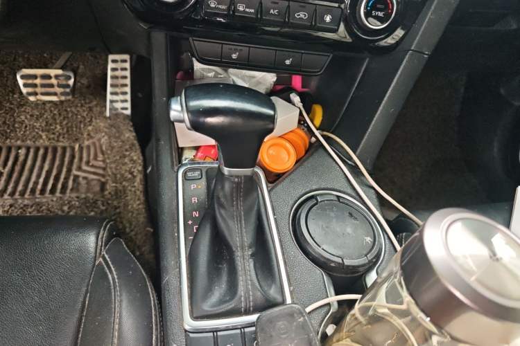 Used Kia KX5 2016 1.6T Automatic Two-Wheel Drive Premium Gear Lever