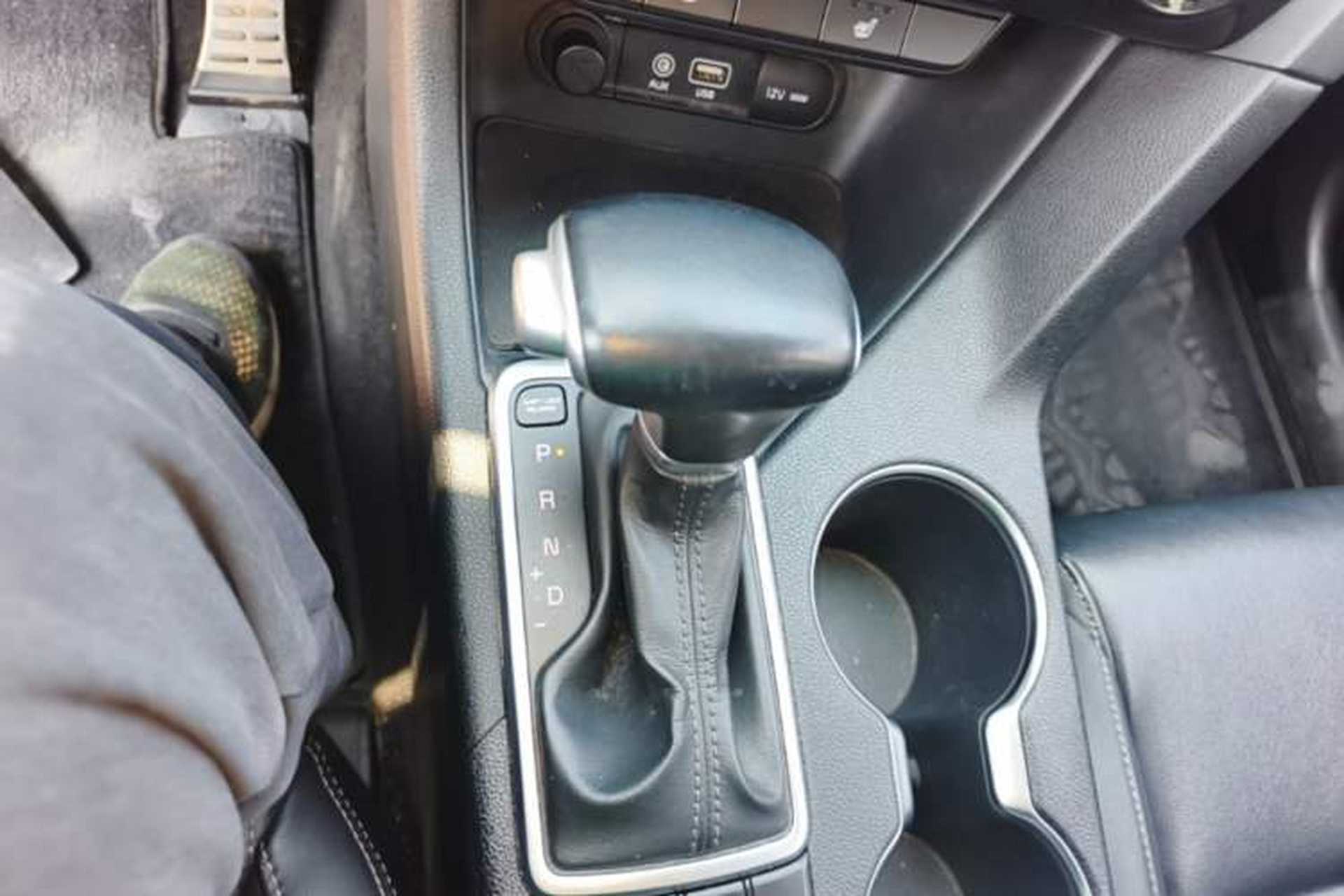 Used Kia KX5 2016 1.6T Automatic Two-Wheel Drive DLX Gear Lever