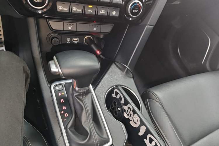 Used Kia KX5 2016 1.6T Automatic Two-Wheel Drive DLX Gear Lever