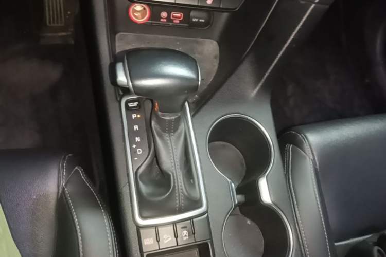 Used Kia KX5 2016 2.0L Automatic 2WD GLS Gear Lever