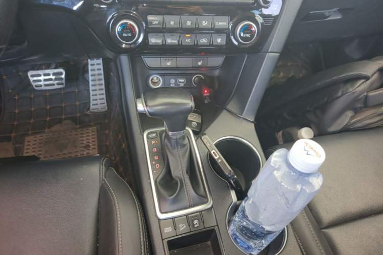 Used Kia KX5 2016 1.6T Automatic Two-Wheel Drive DLX Gear Lever