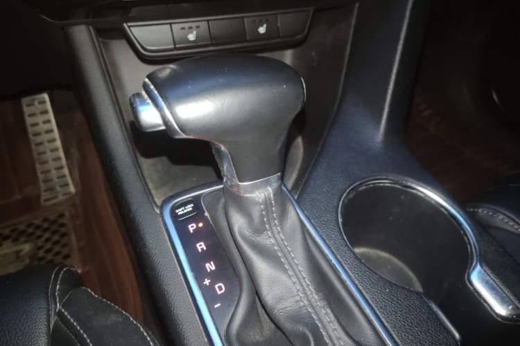 Used Kia KX5 2016 1.6T Automatic Two-Wheel Drive Premium Gear Lever