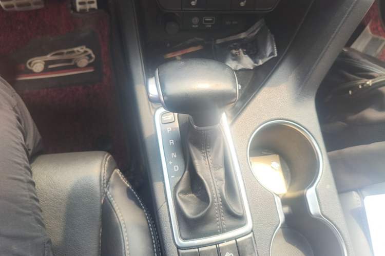 Used Kia KX5 2016 1.6T Automatic Two-Wheel Drive DLX Gear Lever