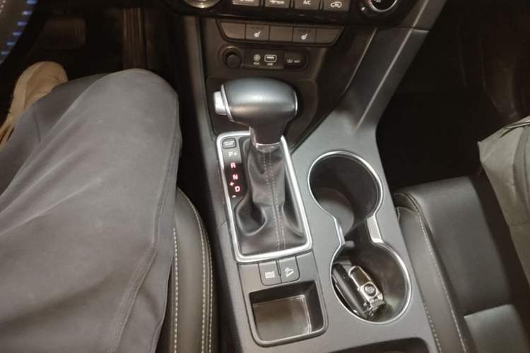 Used Kia KX5 2016 2.0L Automatic 2WD GLS Gear Lever