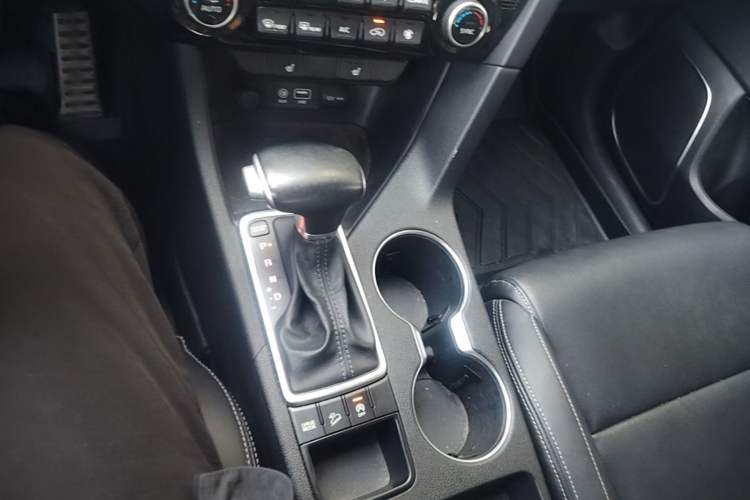 Used Kia KX5 2016 1.6T Automatic Two-Wheel Drive DLX Gear Lever
