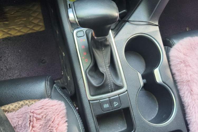 Used Kia KX5 2016 1.6T Automatic Two-Wheel Drive DLX Gear Lever