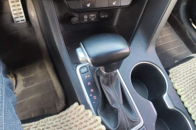Used Kia KX5 2016 1.6T Automatic Two-Wheel Drive DLX Gear Lever