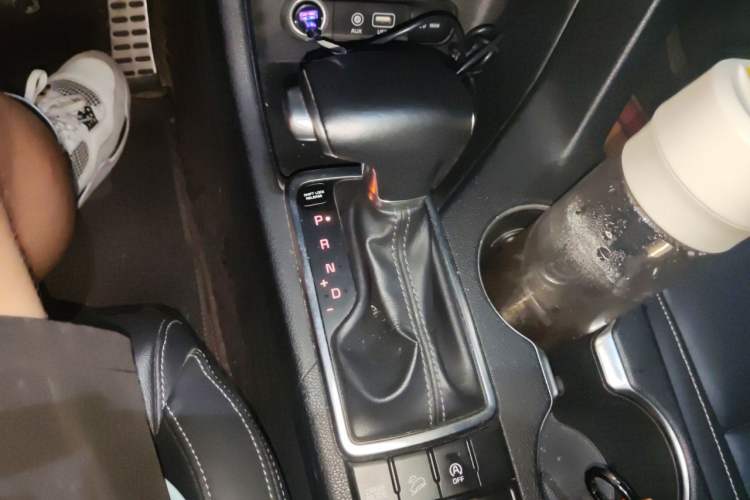 Used Kia KX5 2016 1.6T Automatic Two-Wheel Drive DLX Gear Lever