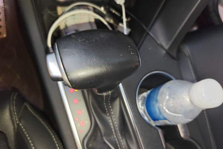Used Kia KX5 2016 1.6T Automatic Two-Wheel Drive Premium Gear Lever