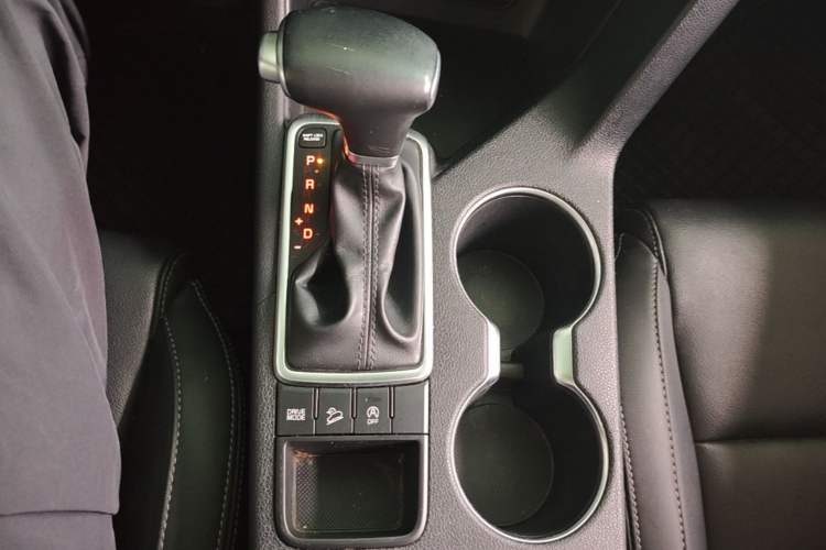 Used Kia KX5 2016 1.6T Automatic Two-Wheel Drive DLX Gear Lever