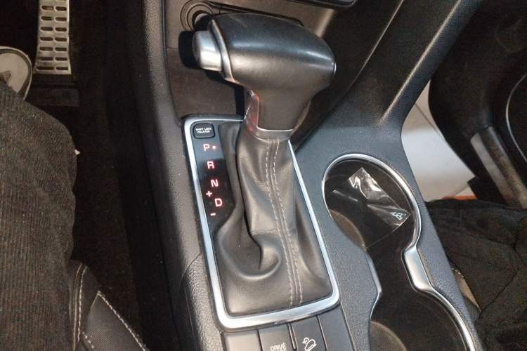 Used Kia KX5 2016 1.6T Automatic Two-Wheel Drive DLX Gear Lever
