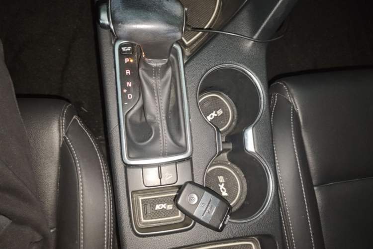 Used Kia KX5 2016 2.0L Automatic 2WD Premium Gear Lever