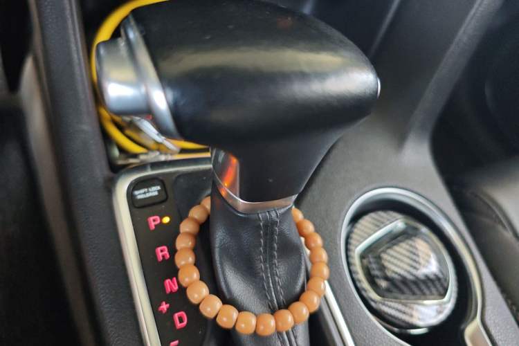 Used Kia KX5 2016 1.6T Automatic Two-Wheel Drive DLX Gear Lever