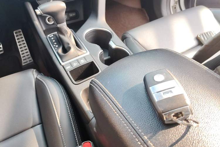 Used Kia KX5 2016 1.6T Automatic Two-Wheel Drive DLX Gear Lever