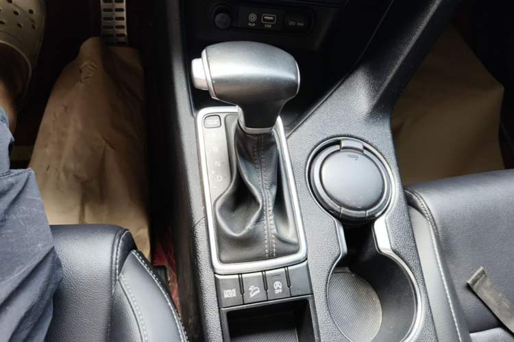 Used Kia KX5 2016 1.6T Automatic Two-Wheel Drive Premium Gear Lever