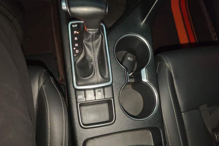 Used Kia KX5 2016 1.6T Automatic Two-Wheel Drive DLX Gear Lever