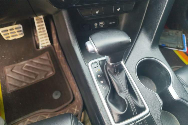 Used Kia KX5 2016 1.6T Automatic Two-Wheel Drive DLX Gear Lever