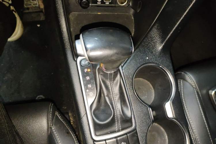 Used Kia KX5 2016 1.6T Automatic Two-Wheel Drive DLX Gear Lever