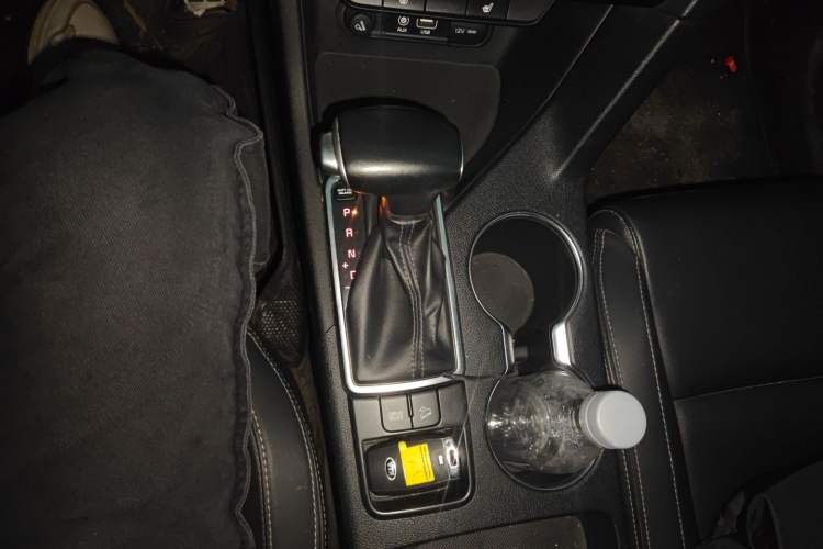 Used Kia KX5 2016 1.6T Automatic Two-Wheel Drive Premium Gear Lever