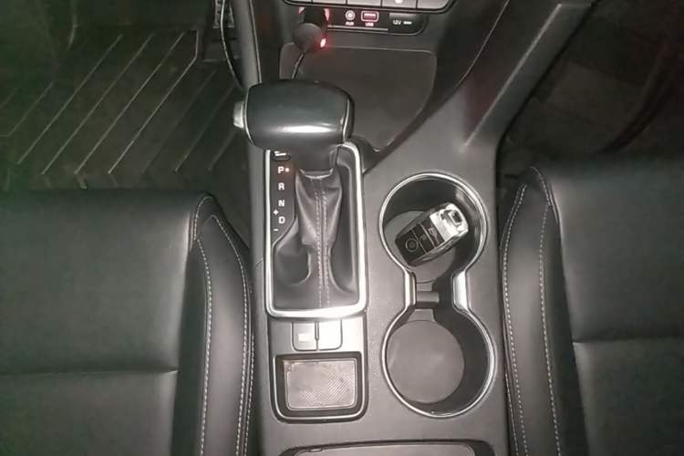 Used Kia KX5 2016 1.6T Automatic Two-Wheel Drive DLX Gear Lever