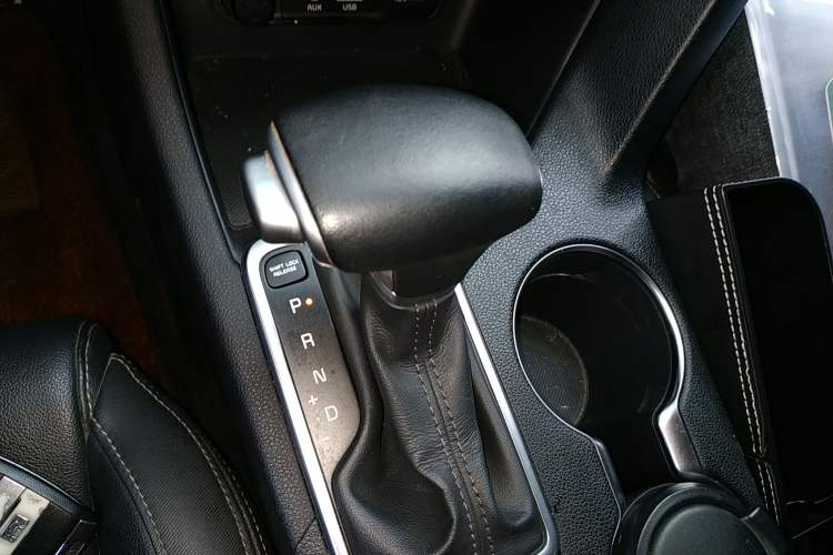 Used Kia KX5 2016 1.6T Automatic Two-Wheel Drive DLX Gear Lever