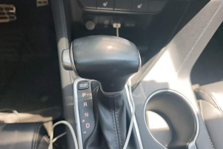Used Kia KX5 2016 1.6T Automatic Two-Wheel Drive DLX Gear Lever
